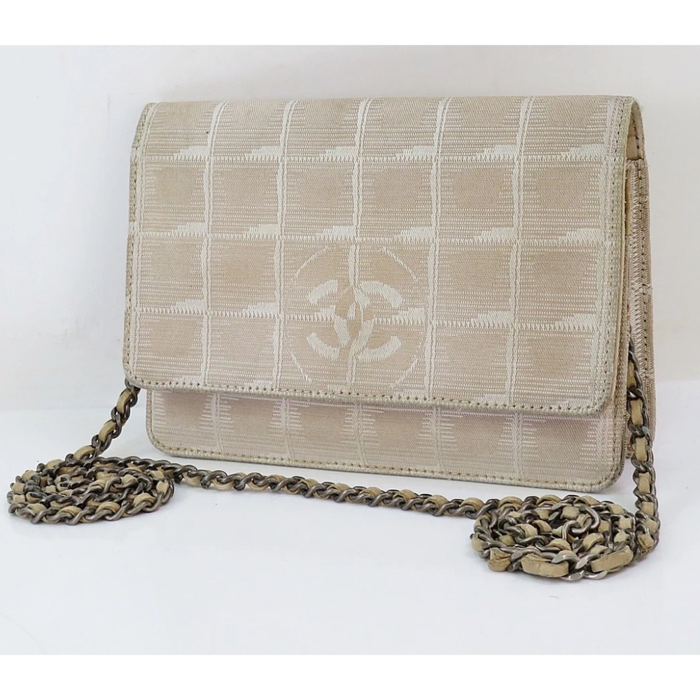 CHANEL Beige Crossbody Bag with Chain Strap - Picture 1 of 16